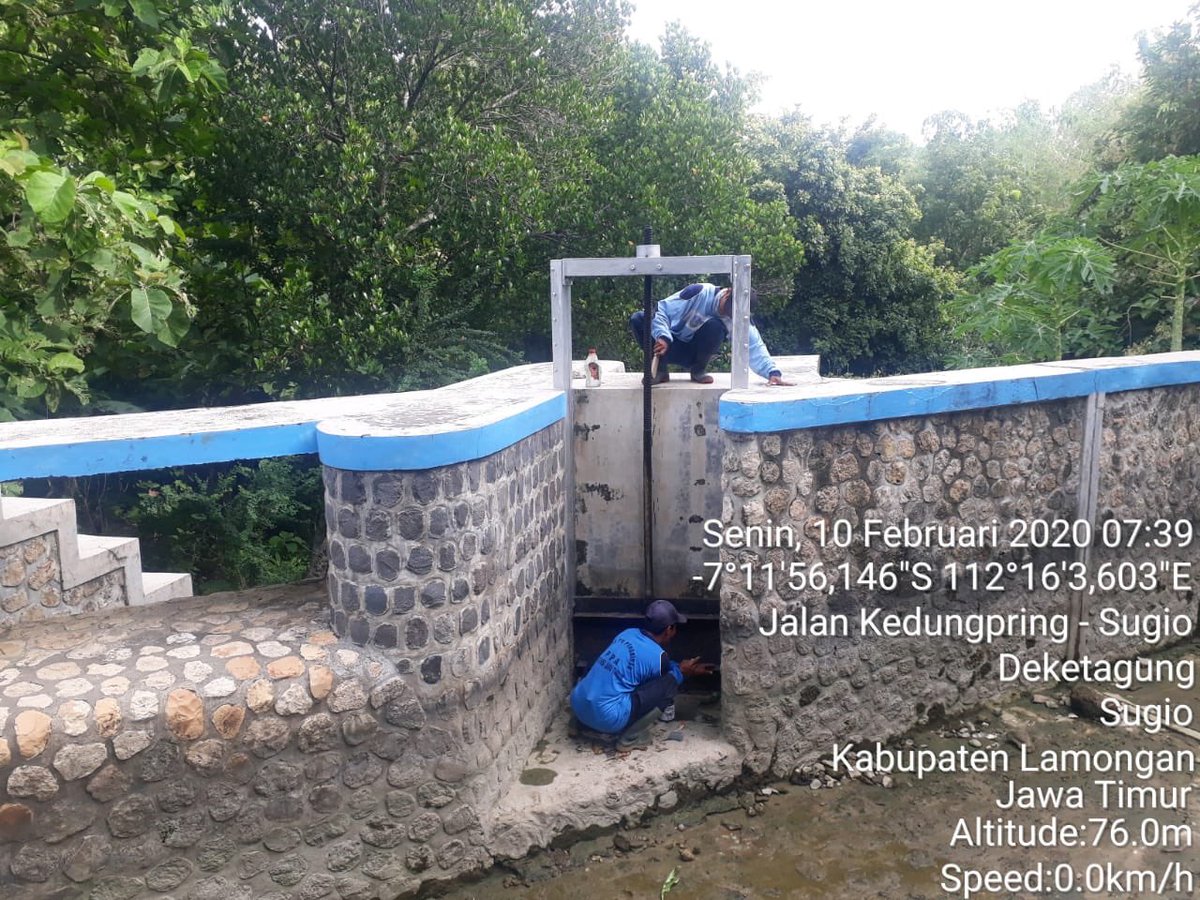 PSDA_BJN_TPOP's tweet photo. Perawatan pintu air oleh rekan-rekan TPOP DI Gondang di saluran induk Gondang Bangunan BG 1, BG 10, BG 11, BG 12 Kab. Lamongan 
#TPOPBJN #TPOP2020 https://t.co/oLlpyc5Xhb