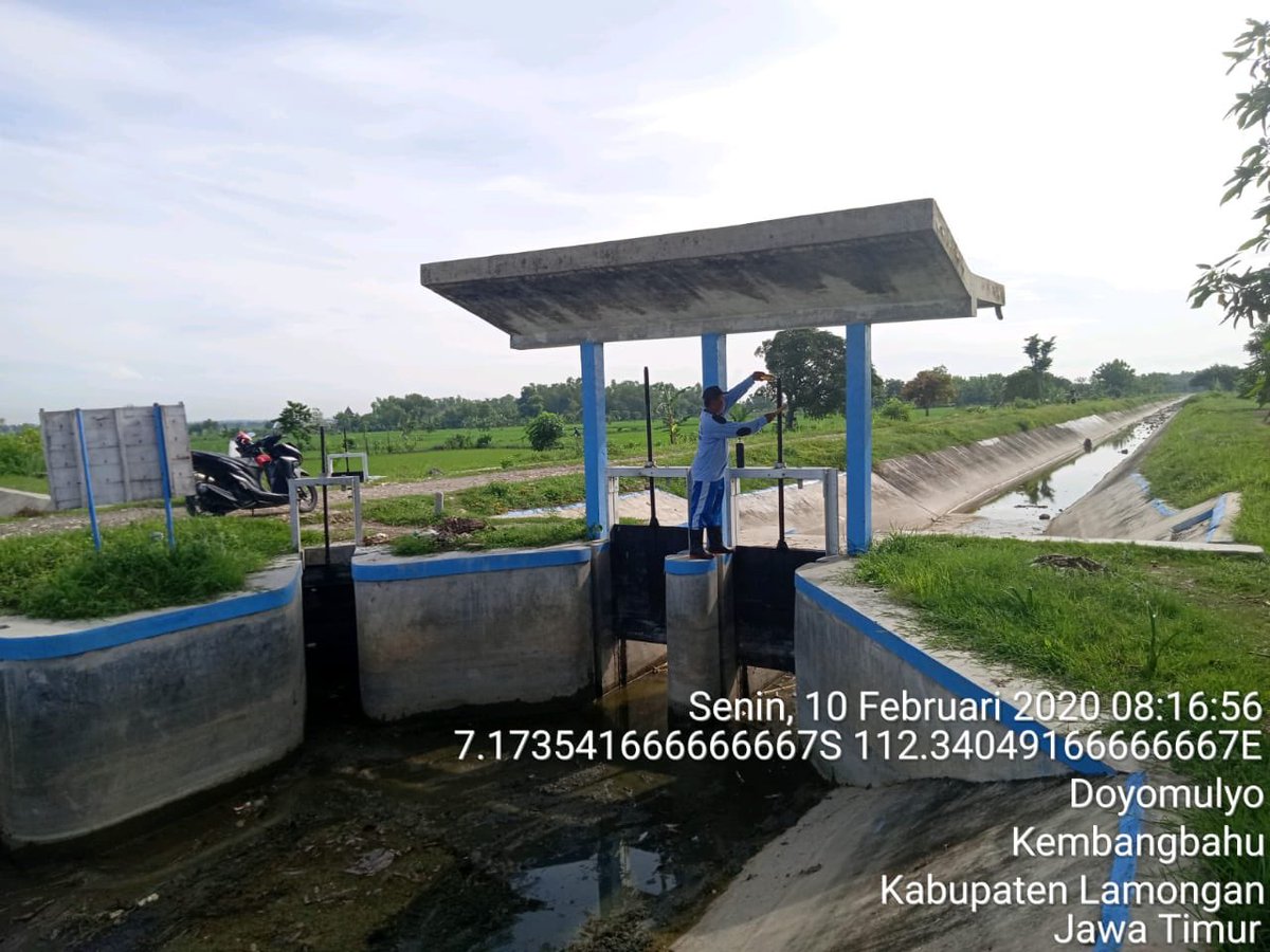 PSDA_BJN_TPOP's tweet photo. Perawatan pintu air oleh rekan-rekan TPOP DI Gondang di saluran induk Gondang Bangunan BG 1, BG 10, BG 11, BG 12 Kab. Lamongan 
#TPOPBJN #TPOP2020 https://t.co/oLlpyc5Xhb