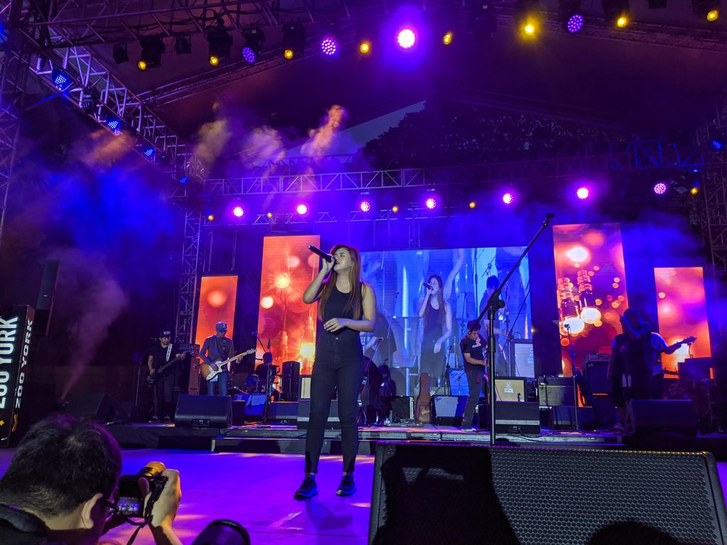 HAPPENING NOW: <a href="/paralumanmusic/">Paraluman Music</a> performing here at #UPFairHiwaga