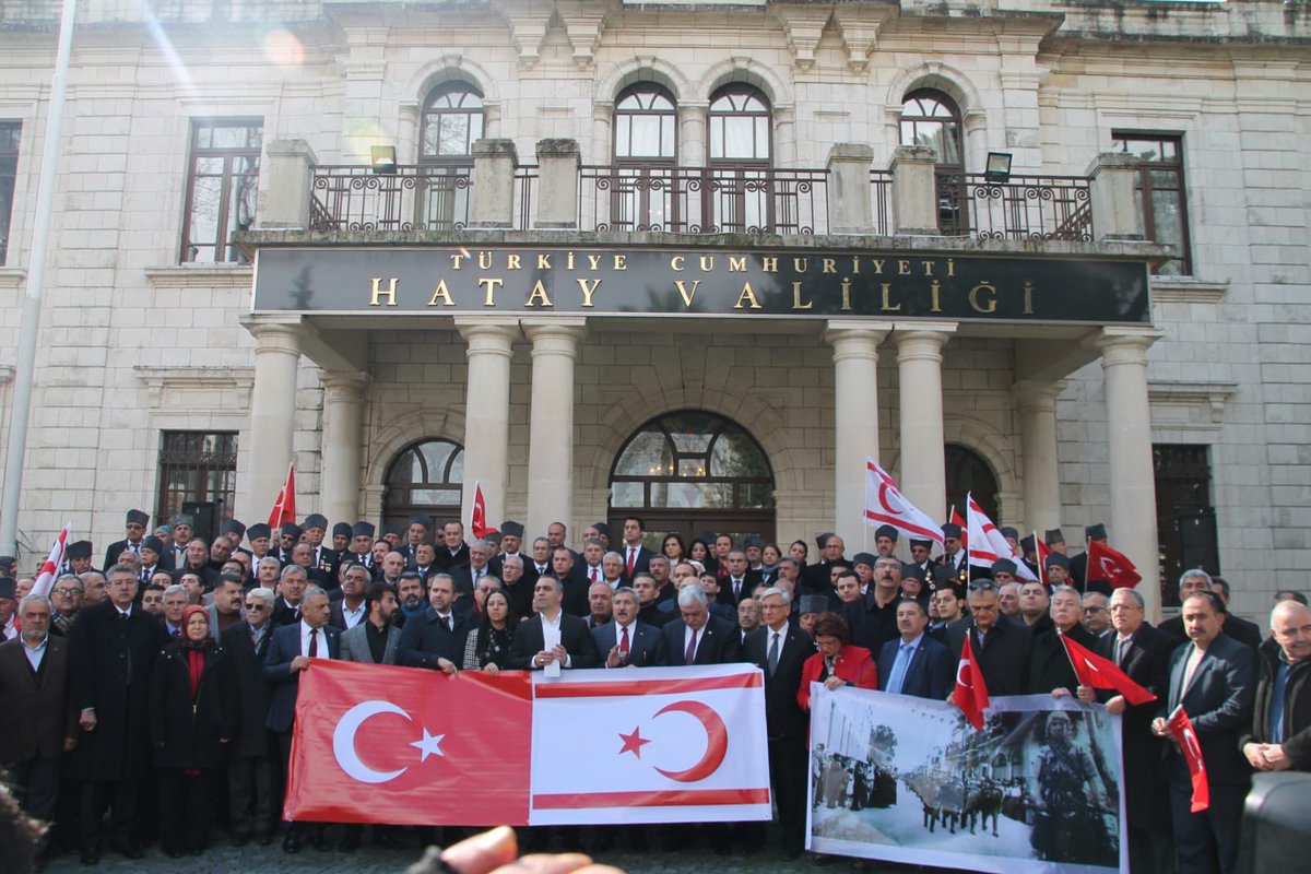 Hatay’ın Anavatana katılış kararının alındığı yerdeyiz. 

Tayfur Sökmen demek Hatay demek
Hatay demek Tayfur Sökmen demek