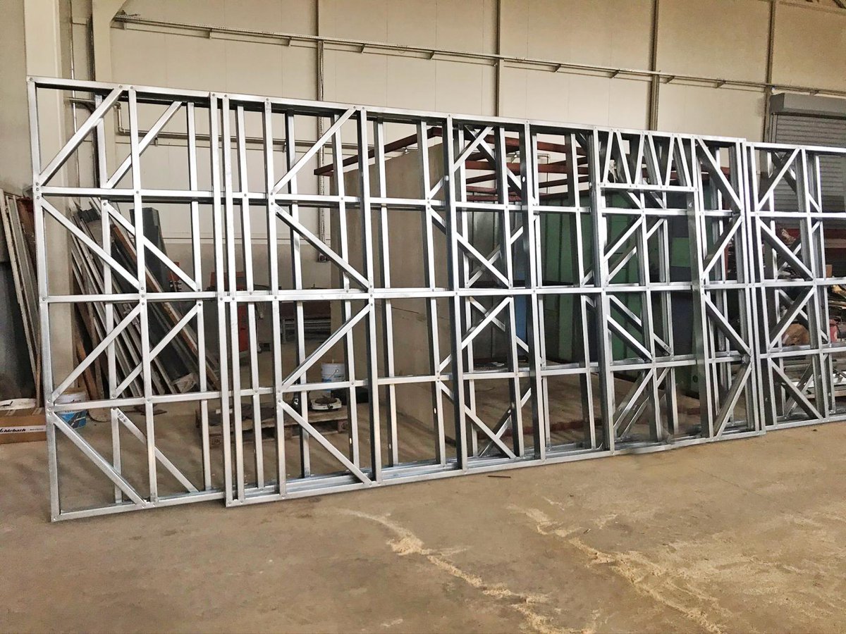 unbakmac's tweet photo. Steel Construction Basics with @unbakmac 

https://t.co/5LSO1iqYwb

#unbak #machinery #lsf #lgsf #gaugeframe #steelconstruction https://t.co/VGFtA0GySZ