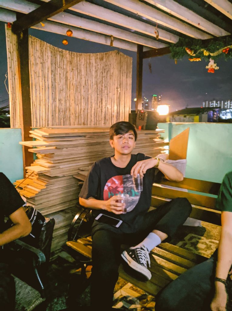 kuya_clairo's tweet photo. Drunk and High 👽 https://t.co/jY0efpB9Wu