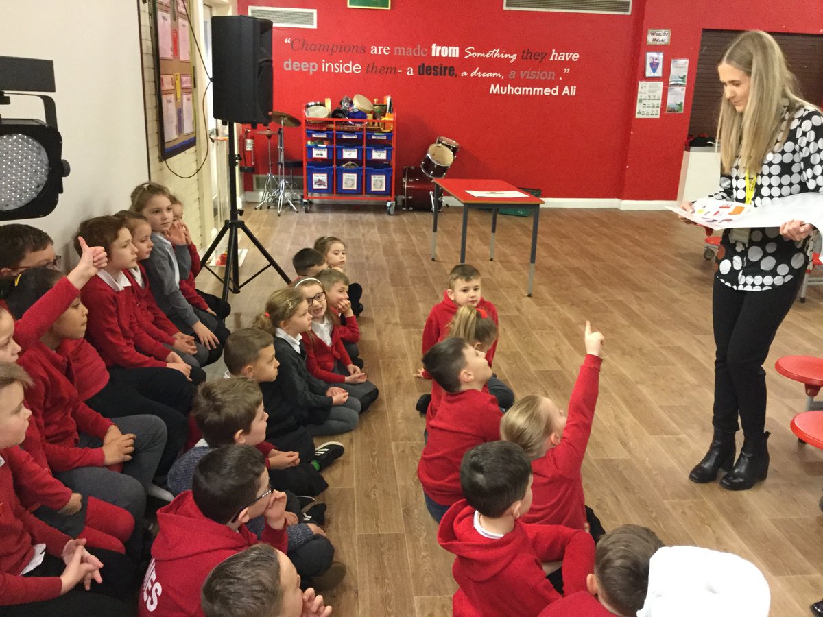 NantYParcSchool's tweet photo. Year 2 are enjoying their science workshop all about ‘medicine and me’ #NYPSTEM https://t.co/8THmnb8G0G