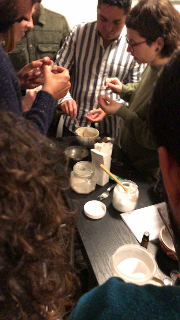 Ye Too Ponese tweet media