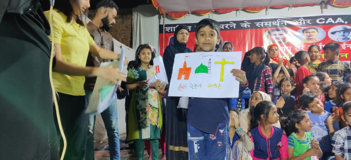 GujAgainstCAA's tweet photo. #Ahmedabad - Shaheen Bagh - Ajit Mill Rakhial
A drawing compeition was organised to encourage kids to share their views on the current situation in the country related to the #CAA 

#IndiaAgainstCAA #GujaratAgainstCAA
@WorldAgainstNRC https://t.co/coAsFM8lth