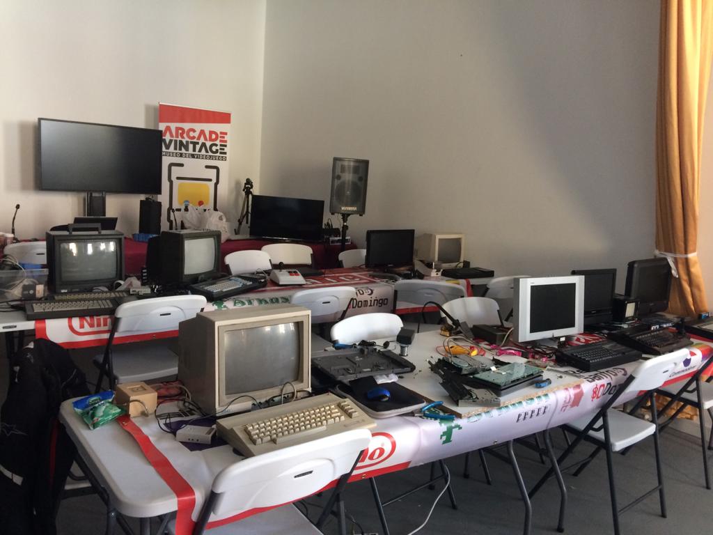 Arcade_Vintage's tweet photo. Un placer compartir la jornada del sábado con nuestros amigos de #Arcaic. 
¡Muchas gracias por la visita y evento! https://t.co/HQTzrRNdz1