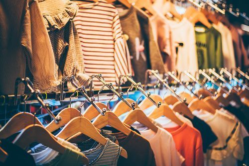 reportbuyer's tweet photo. #US #clothing imports rose in volume terms to reach their highest level on record in 2018.

https://t.co/cYaDOfHM8A https://t.co/H7v4q5Ukko