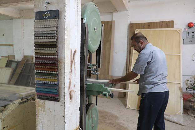 IOMIraq's tweet photo. Majid, a father of eight, has been a carpenter since he was 13 years old. He returned to #Bashiqa after it was retaken from #ISIL, eager to resume work and expand his business. Read more 👇 #IraqRecovery #NinevehPlains #EDF Supported by @USAID @USAIDMiddleEast https://t.co/5iKOtK1zRa