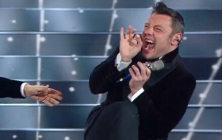Righetto01's tweet photo. Per me i migliori meme di questo Sanremo. https://t.co/HSgaRhAUbm