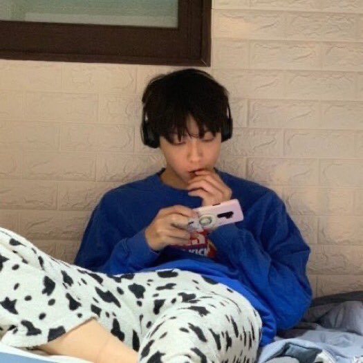 180cm 넘는 남돌봇 tweet media
