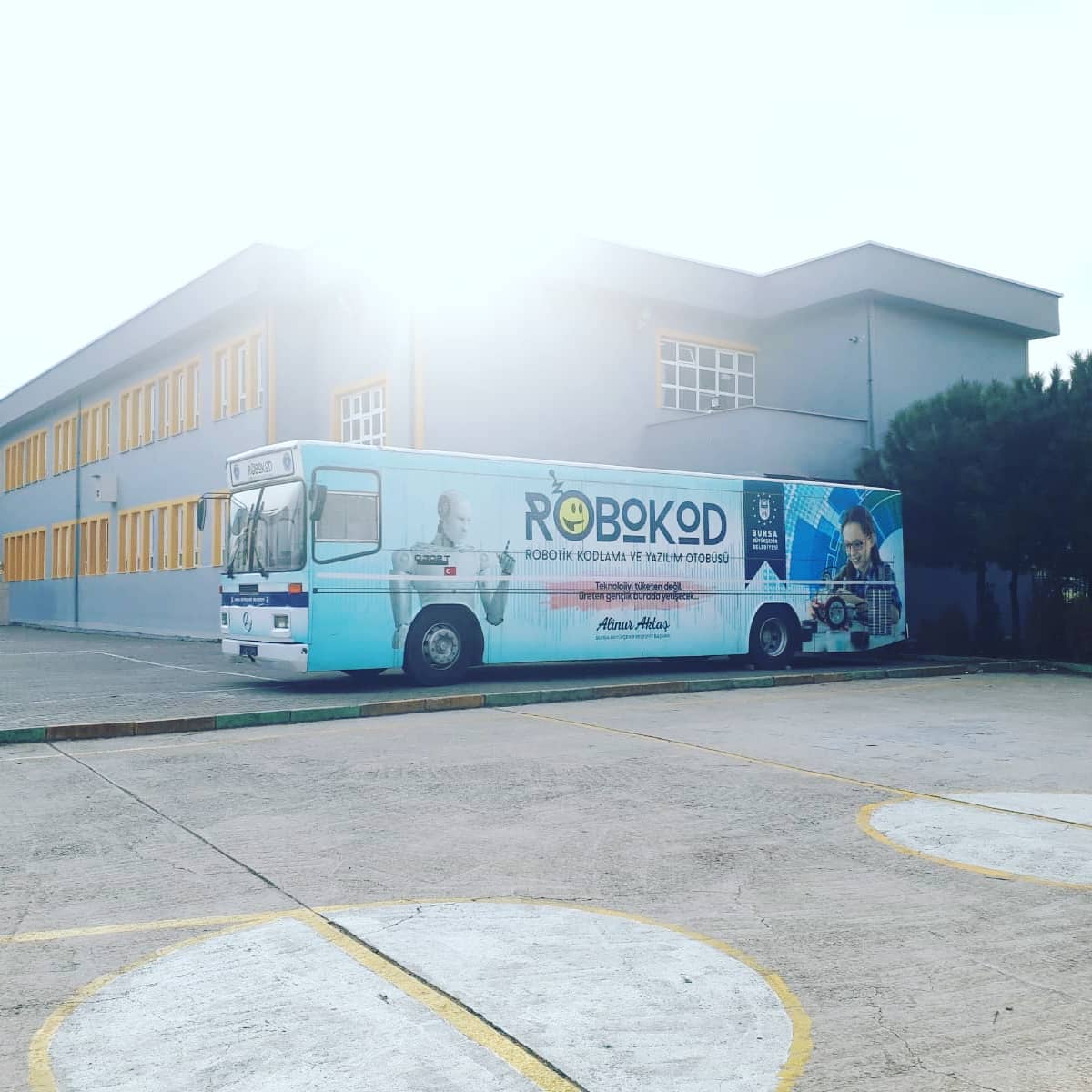 3 Şubat- 3 Nisan 2020 tarihleri arasında Robokod eğitim otobüslerimiz Selçuk Hatun Ortaokulu ve Şehit Zeki Burak Okay Ortaokulu'nda eğitime başlamıştır. #robotikkodlama #robokodbursa #milliteknolojihamlesi