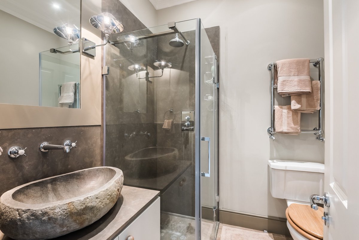 To Let: The Second Floor Flat, Gledhow Gardens, SW5
GUIDE PRICE: £1,500 PER WEEK  
Bit.ly/2Hc4sb2