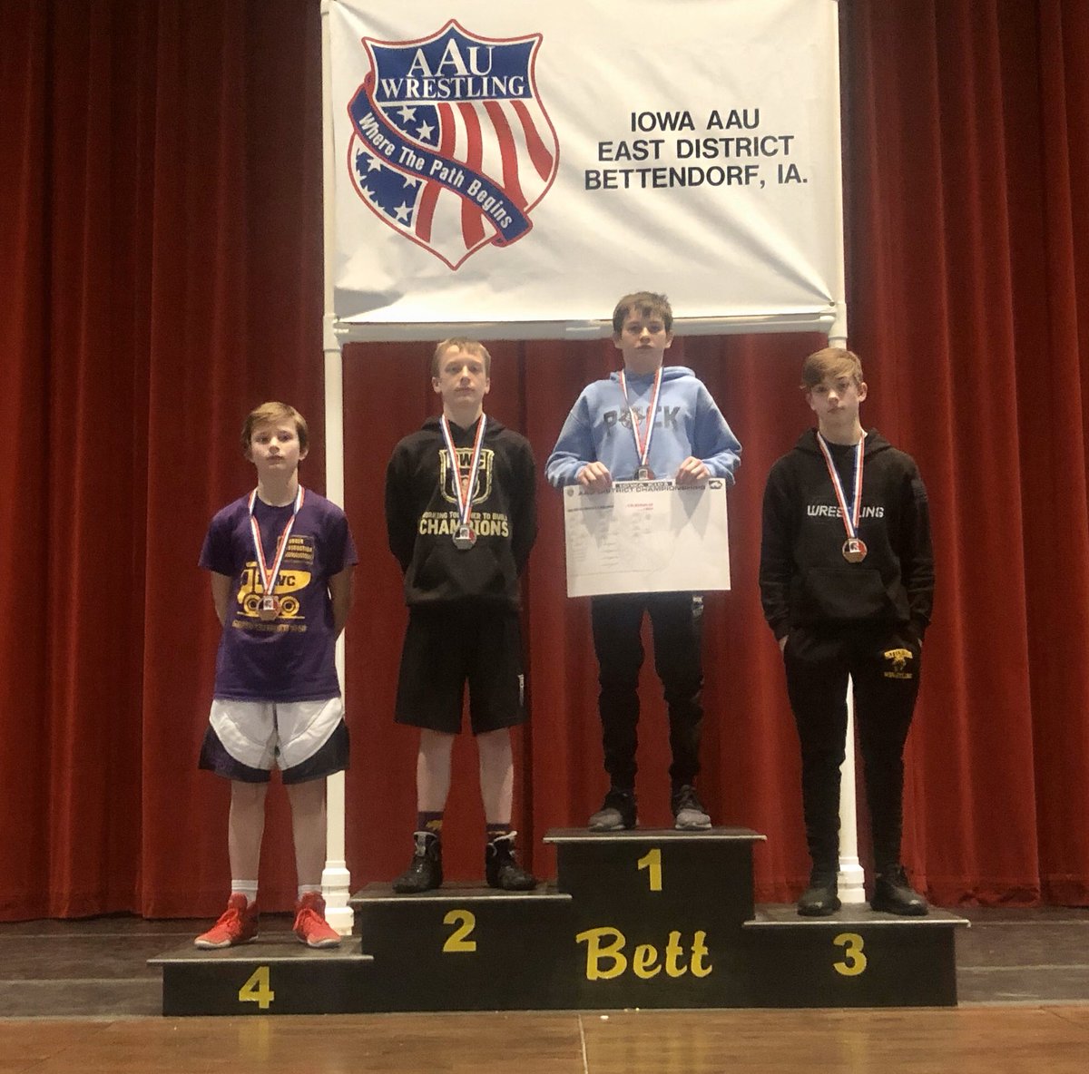 dusey73's tweet photo. Wrestled districts yesterday and Jordan punched his ticket to state, brought home 1st place! Very proud of his hard work and determination.
#pack732 #agogetrained #wiltonIA https://t.co/V84myDPxTr