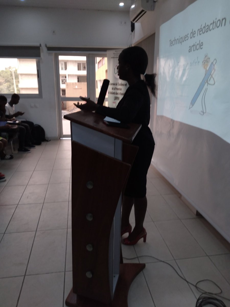 AEhourade's tweet photo. Rencontre des studios UVCI avec les étudiants en COM CMD et MMX pour préparer la journée de la WEB TV prévue le 12 mars 2020.
#UVCIV
#UVS
#MESRS
# https://t.co/UroWRwihHn