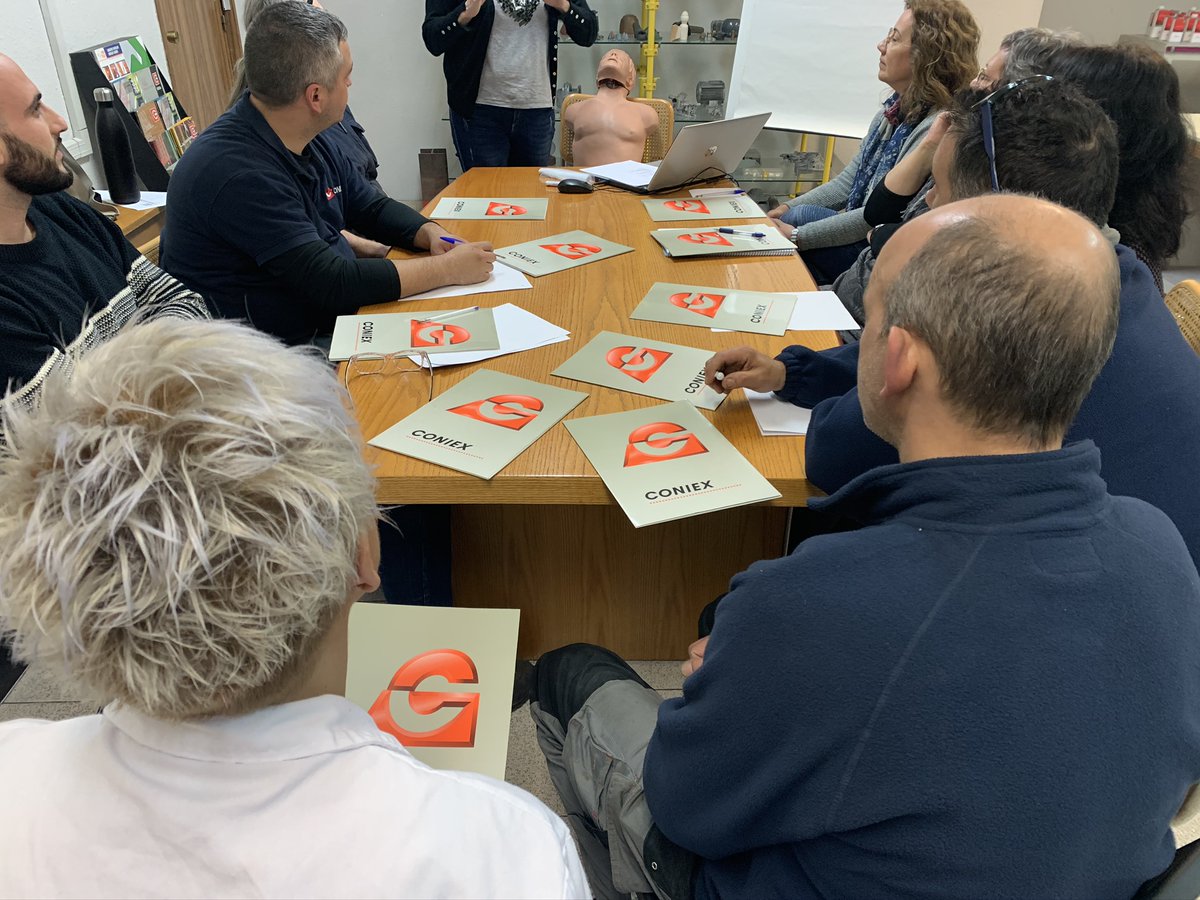 Coniexsa's tweet photo. Durante la mañana de hoy, todos los departamentos de CONIEX hemos participado en el curso de Primeros Auxilios.

Algunos han reciclado conocimientos y otros hemos aprendido de cero, ¡pero las risas no han faltado! https://t.co/Y7YgeD9d7D
