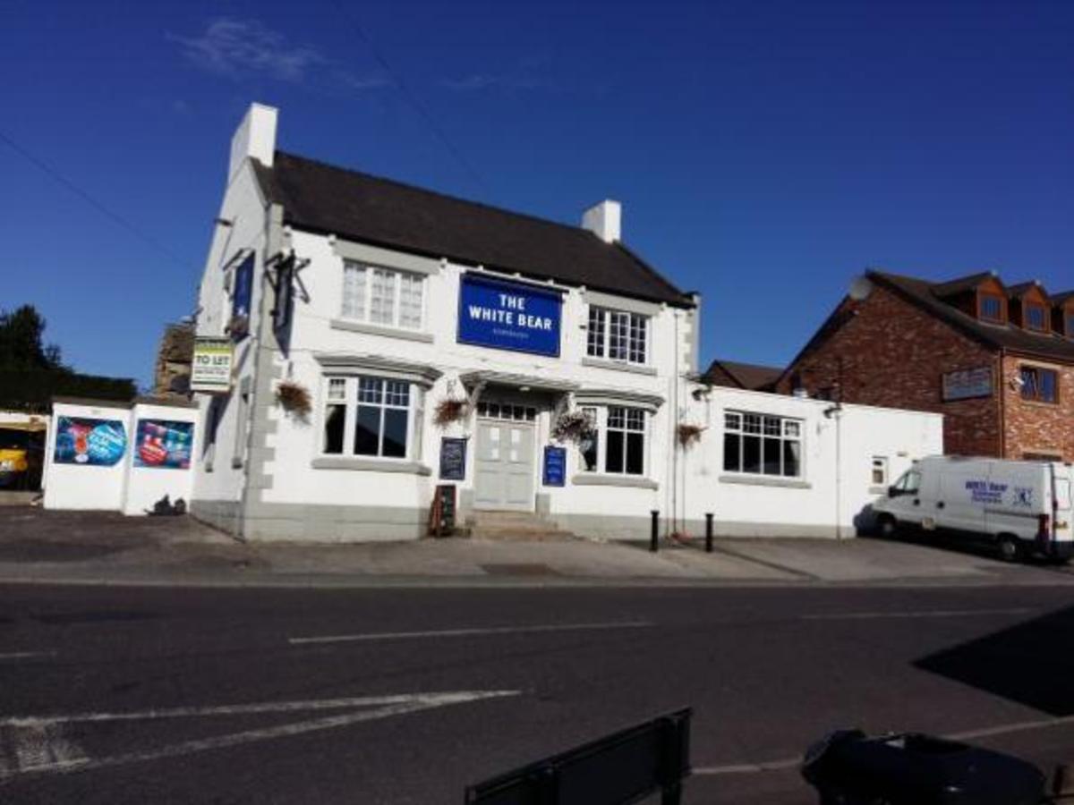 White Bear, Kexborough, South Yorkshire
Detached property with car park and beer garden available for purchase now.  ow.ly/T9PC50yf7TI
#buyapub #sellapub #runapub #leaseforsale #pubforsale  #leaseapub