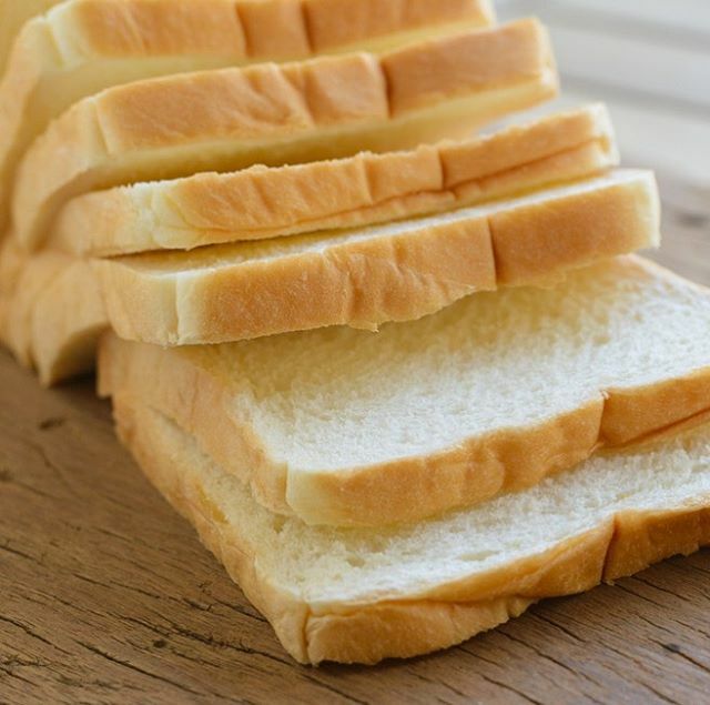 Top-performing athletes know that nutrition is king when it comes to gaining an edge over their competitors. However, no matter what your goal is—carving out your six-pack or increasing your stamina—the gateway to success lies on your plate.  We take a look at 20 common food…