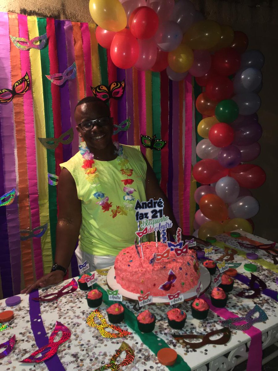 AndreFreslley's tweet photo. Quero primeiramente agradecer a Deus a ele eu devo tudo,segundamente a minha família/amigos que se comprometeram em realizar um sonho meu antigo "uma festa surpresa",agradeço a todos os envolvidos,não tenho palavras apenas gratidão por cada um,bom sabe que sou muito amado!!💛🥳 https://t.co/WrI6DZDu9k