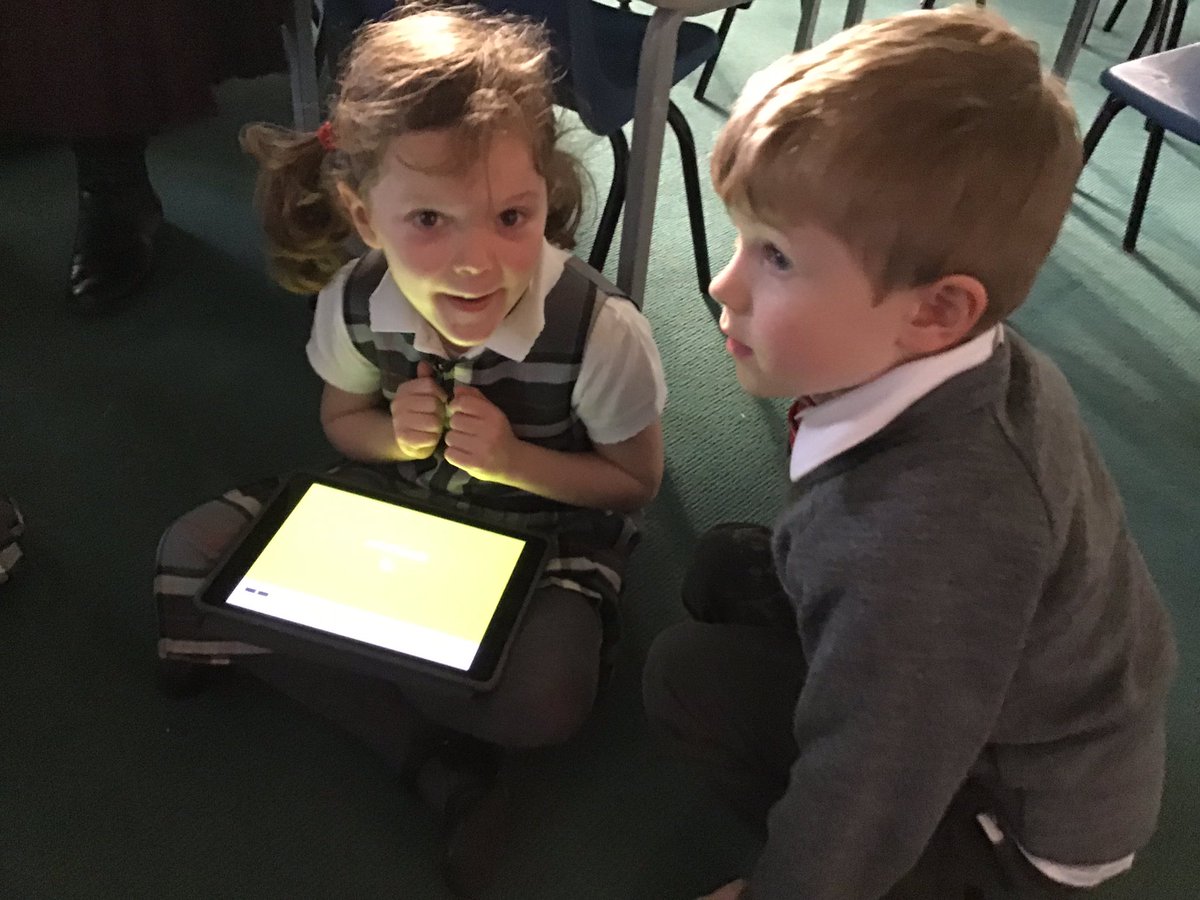 YMS_Reception's tweet image. iPads in eyfs#kaboot#penguins