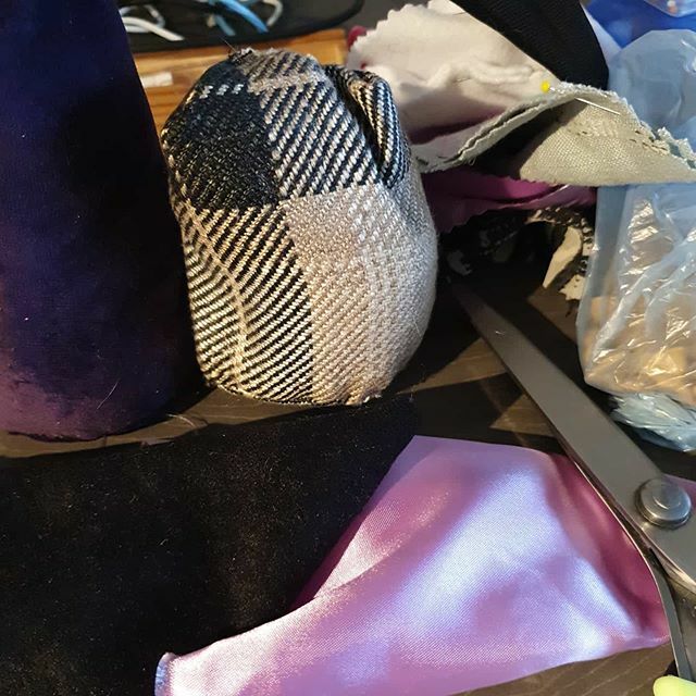 So glad that the weekend has gone. Been a house full of bugs for us 🤢 It means that I haven't managed to finish anything to be able to show you. So here is bodies and hats to show that I am getting there 🙈
. 
#wip #mondaymotivation #sewingtime #creat… ift.tt/3bvUu2j