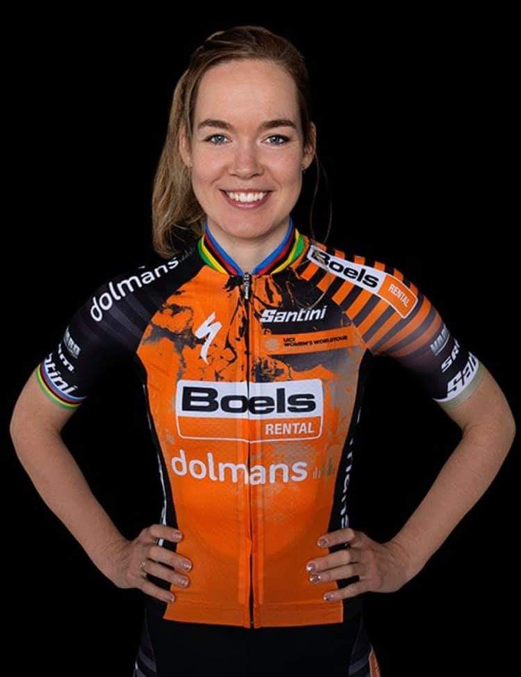 SetmanaCiclista's tweet photo. Boels Dolmans Cycling Team
El equipo holandés inicia la temporada en la IV SCV-Vuelta Comunidad Valenciana Féminas.
1.- Anna van der Breggen
2.- Chantal Blaak
3.- Jip van den Bos
4.- Lonneke Uneken
5.- Katie Hall
6.- Karol-Ann Canuel
7.- Eva Buurman
#sltsport #Cycling #VCVF https://t.co/8UIhvXVD2v