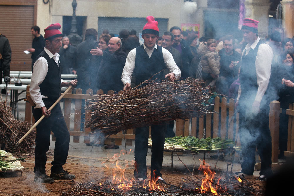Si t'apassionen els calçots els Restaurants de Valls t'ofereixen la típica calçotada i a l'Oficina de Turisme et presentem visites guiades per descobrir la ciutat.

👩‍🍳 bit.ly/CalçotadaValls…
ℹ 977612530

#Valls #Calçotada