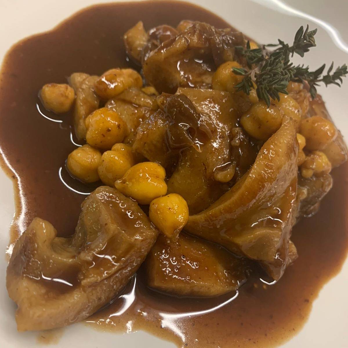 Solo hoy! Morro con garbanzos y jugo de carne 🐷
#pampinbar #casqueria