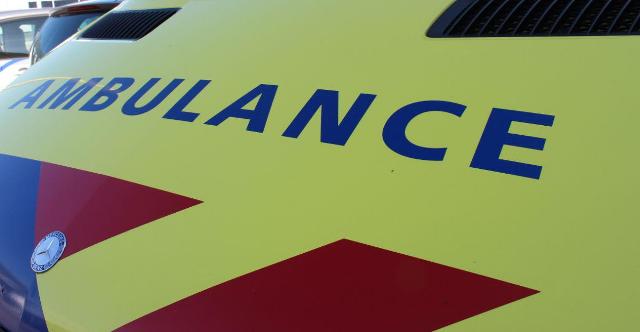 Vrouw (74) met rollator gewond na val door gespannen touw bij winkelcentrum in Hengelo .