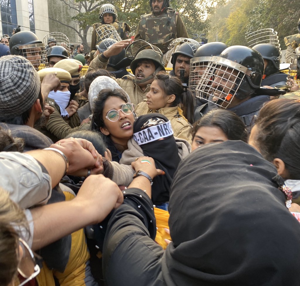 IsobelYeung's tweet photo. Women at the front of Delhi protests right now, demanding the Indian Gov rolls back what they see as a series of Islamaphobic moves. Met by hundreds of riot police. Several fainting &amp; injured, carried off to hospital. https://t.co/WofN15vfIq