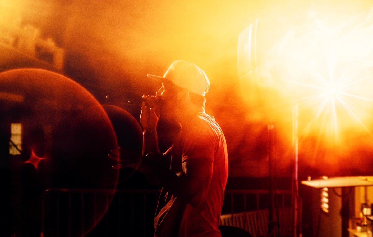 Nací en El Planeta Tierra, un mundo que hoy está muriendo 
Dentro de ese, hice el mío, se los recomiendo.
🙏🏾 <a href="/CesarBerrios13/">César Berríos</a>