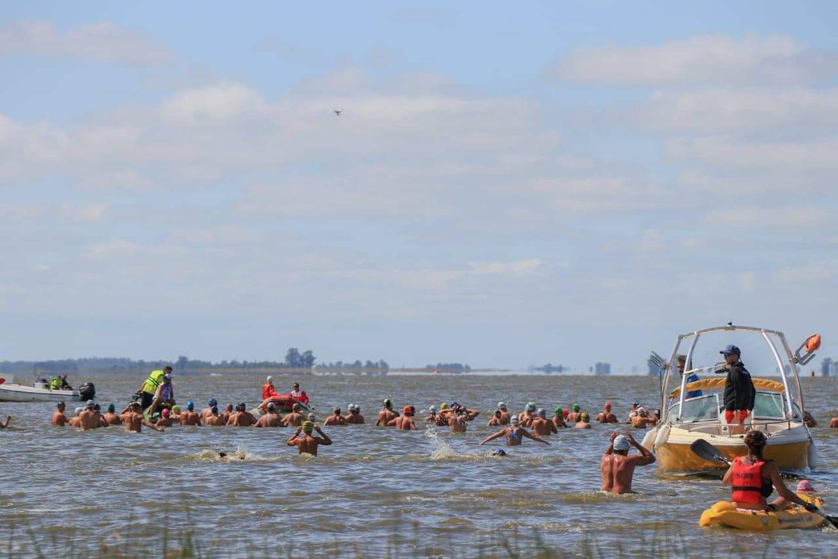 InfoBacknews's tweet photo. MÁS DE 130 NADADORES PARTICIPARON DEL CRUCE DE 500 METROS

El ganador fue el bragadense Leo Bazán y Lucía Ferreri fue la primera en Damas

Más información 👉 https://t.co/tABOHsMfJ0 https://t.co/ItkablqN40