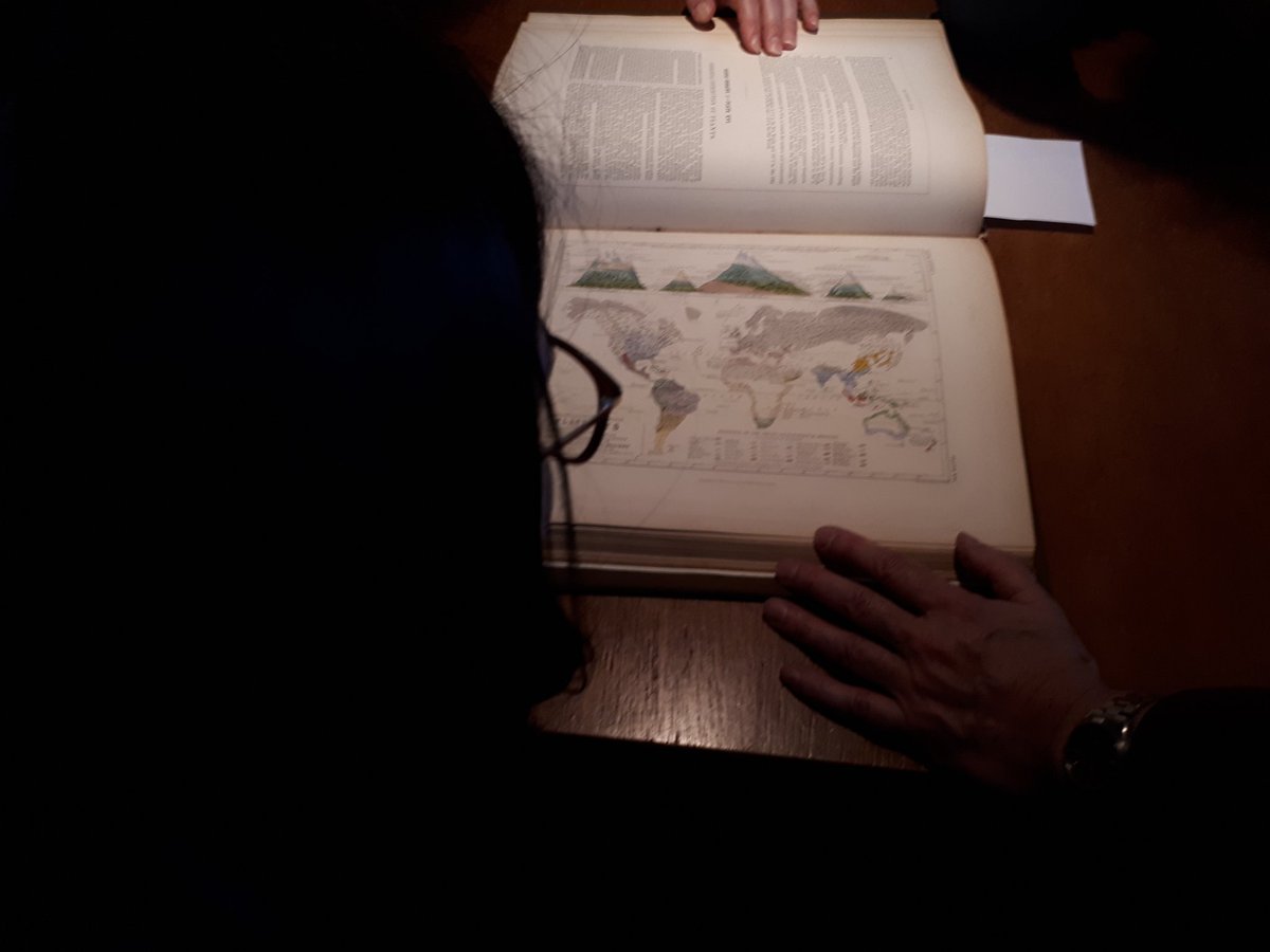 Lea_Cdms's tweet photo. Ce matin, nous avions des petites étoiles dans les yeux grâce aux cartes anciennes de @laBnF ❤ https://t.co/NjvH9TCFdP