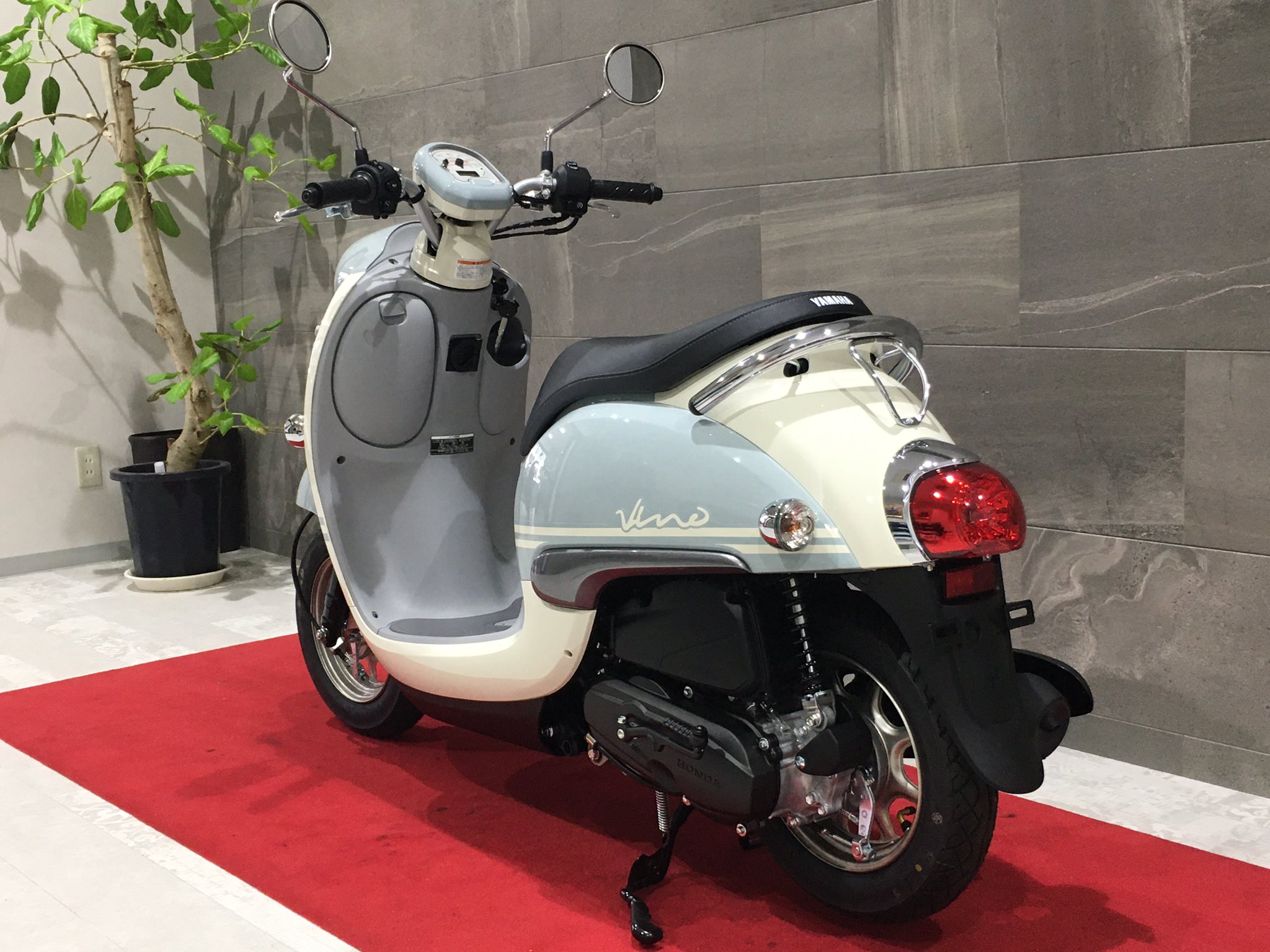 Ysp筑紫 この子の名前は Vino オシャレで可愛い原付バイクです 女性からの人気がとても高いバイクとなっております Ysp Ysp筑紫 ビーノ Vino 原付 通勤 原付女子 ゆるきゃん オシャレ かわいい 正規代理店 整備士 バイク好きと繋がりたい