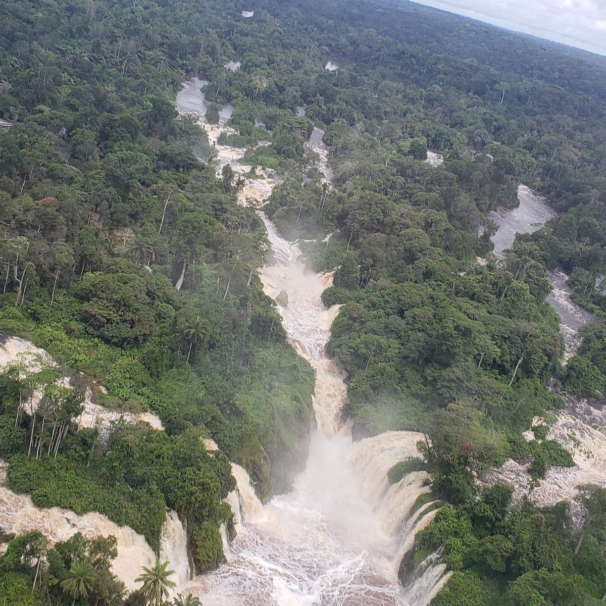Les chutes de Kongou dans le PN de l'Ivindo sont accessibles à partir de la localité de Makokou. Compter 3h de pirogue et vous serez devant ce magnifique spectacle