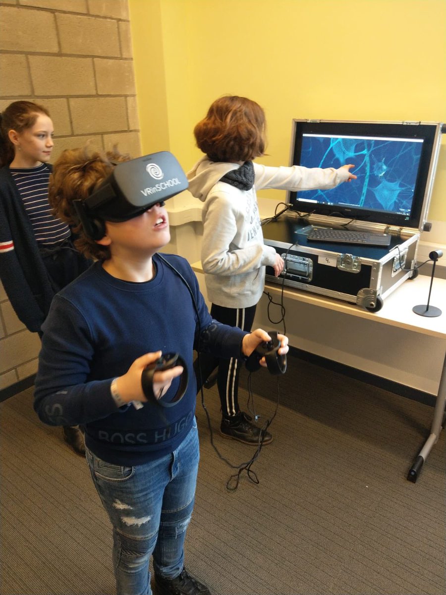 🇧🇪| Vandaag en morgen verzorgen we het VR-lab op het Heilig-Hartcollege en Sint-Gummaruscollege. Erg leuk om ook  scholen in België te mogen helpen. #VR #Educatie