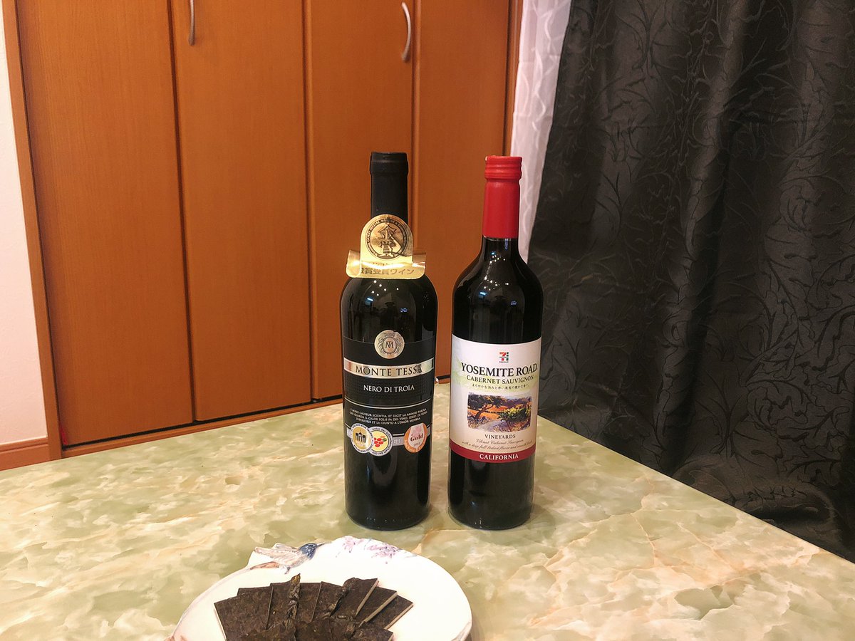 Uzivatel 魔女っこれい Na Twitteru 今夜は赤ワイン飲みたい 左はイトーヨーカドーで1000円程で買える 右はセブンイレブンで600円程で買える 低コスパで味が良いマジで味が良い