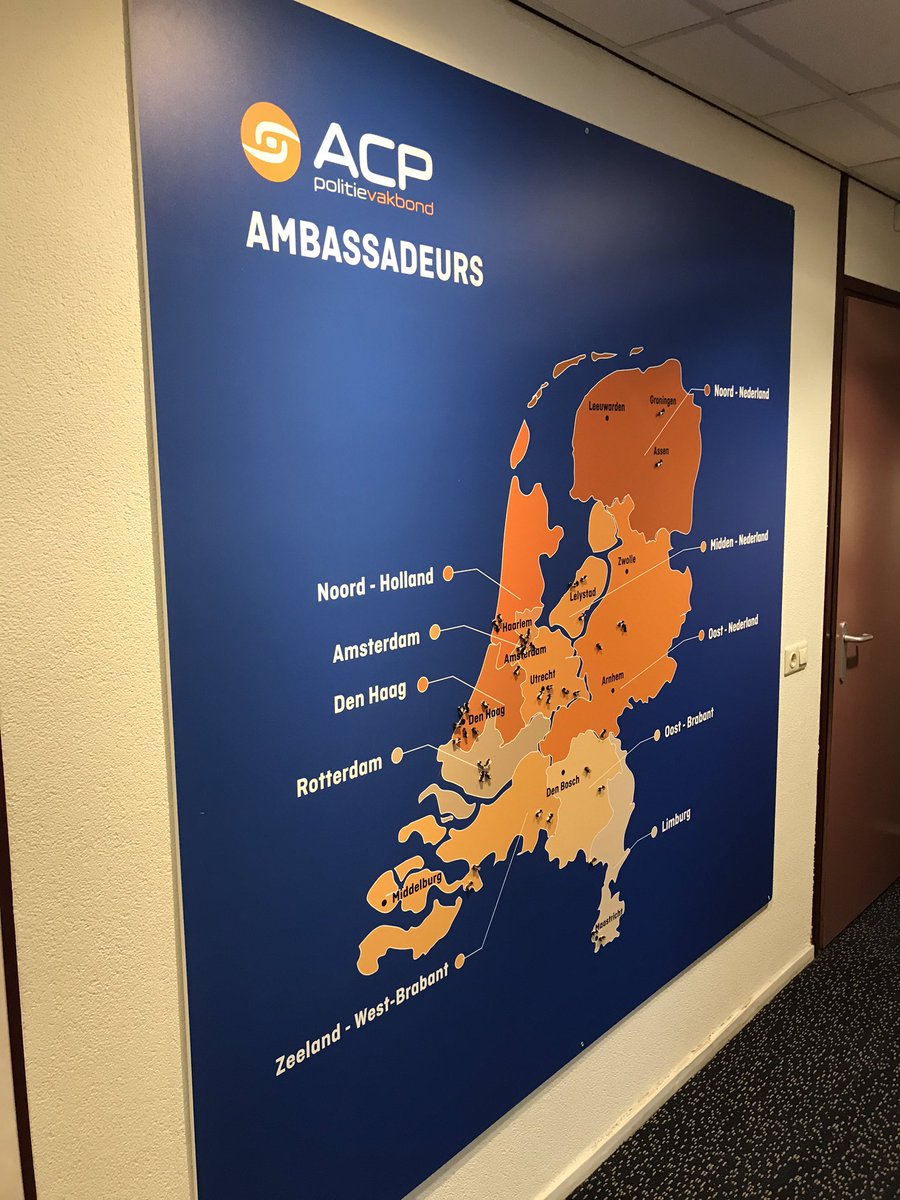 SocBrander's tweet photo. Lekker de week gestart! Inspiratiesessie social media verzorgd voor communicatieteam van @Politiebond met praktische handvaten en maken van impactvolle content. #socialmedia #socialmediamasterclass https://t.co/ELsJeAFtUv