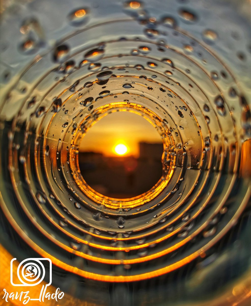 ranz_llado's tweet photo. "Droplets of the sunset"

#makati #ItsMoreFunInThePhilippines  #sunset #couchsurfing #mobilephotography https://t.co/03pK0DrAaq