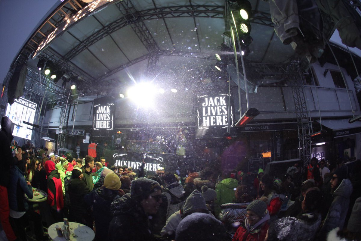 ArkWinterfest's tweet photo. #BilyonerWinterfest'te beklenen an geldi.Bugün #jackliveshere ile After-Ski Party'de Mahmut Orhan sahnede 🔥⠀

#BilyonerWinterfest2020 #Uludağ #Festival #Konser #AfterSki #Winterfest2020 #ArkWinterfest #BilyonerWinterfest https://t.co/iqMwodbEyn