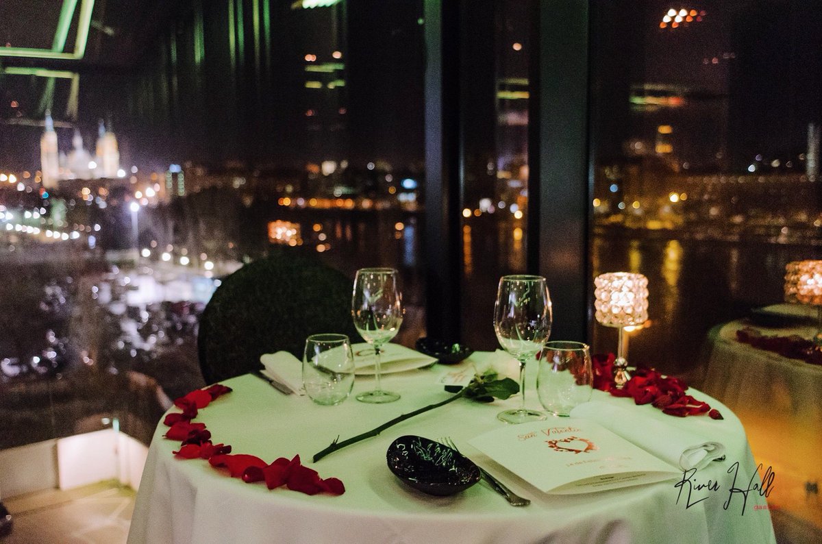 RiverHallGastro's tweet photo. ❣️ SAN VALENTÍN ❣️.
Sorprende a tu pareja con una deliciosa cena en nuestro restaurante panorámico.
❤️ Haz tu reserva en el 976525480
#riverhallgastro #riverhall #restaurantepanoramico #restaurantezaragoza #producto.
📸 @robertciprian_ . https://t.co/8KncDo9MKx