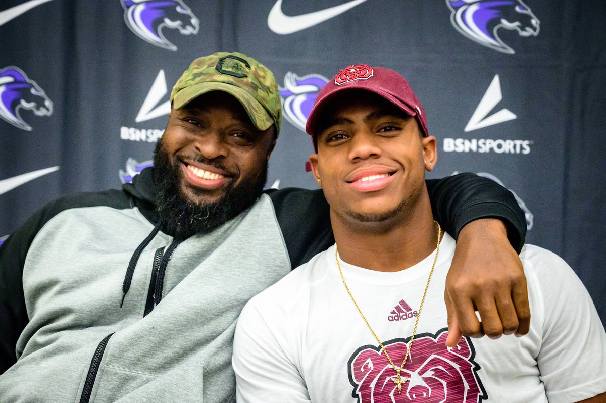 _dkickz's tweet photo. Believed in me since Day 1. You always told me I will be where I am today. Thank you for everything🥺 Love You🤞🏽 #LLCrow💜😪 https://t.co/ohxv2df2CE