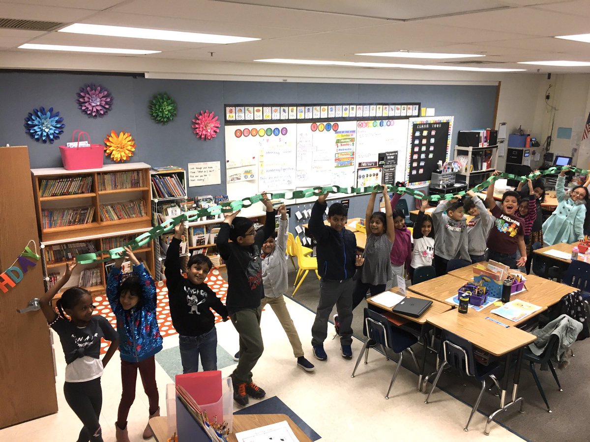 kdpaxson's tweet photo. Pumped for the 100th Day tomorrow!
Feeling accomplished after creating our learning chain to decorate the hallway. #100thdayofschool https://t.co/wKdVNyP8By