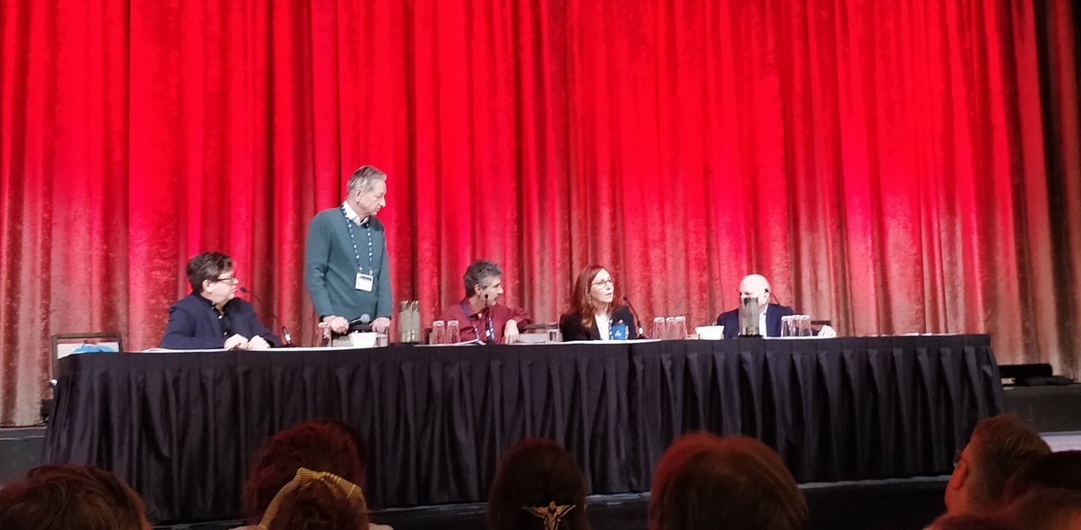 Great #FirePlaceChat at <a href="/RealAAAI/">AAAI</a> #AAAI2020 with winners of the #TuringAward winners, <a href="/ylecun/">Yann LeCun</a>, <a href="/geoffreyhinton/">Geoffrey Hinton</a>, and Yushoa Bengio, along with #NobelPrize laureate Daniel Kahaneman.