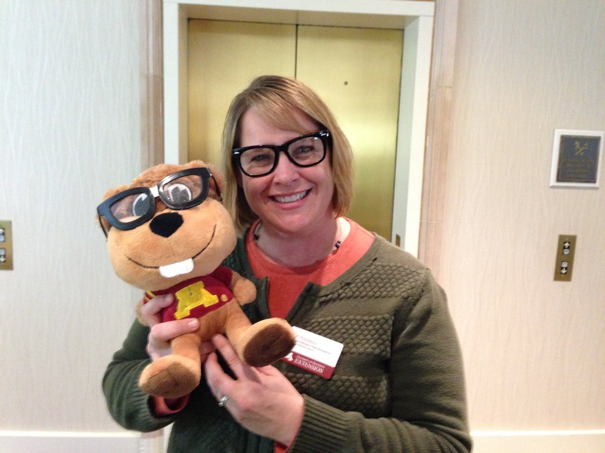 UMNExt's tweet photo. .@Krobideau works w/ #Minnesota's future: kids. (She also likes Goldy.) Join her &amp; other cool tweeps for #MinnesotaInCommon, noon, TODAY, to talk about our state! @MN4H https://t.co/qk2to5cFAn