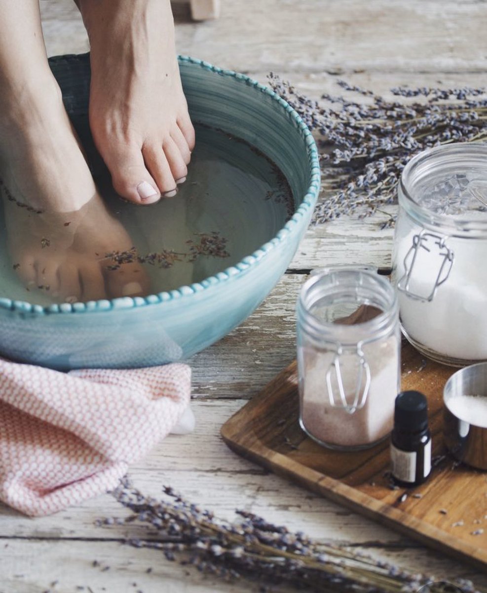endo3nity's tweet photo. Regálate un baño de pies al menos una vez a la semana.
Utilizar una crema o bálsamo de calidad con ingredientes naturales procedentes de agricultura ecológica y libre de tóxicos.
#ecologico
#cuidarse
#pies
#crema
#balsamo
#ecologica
#libredetoxicos https://t.co/cGWyxN3yx0