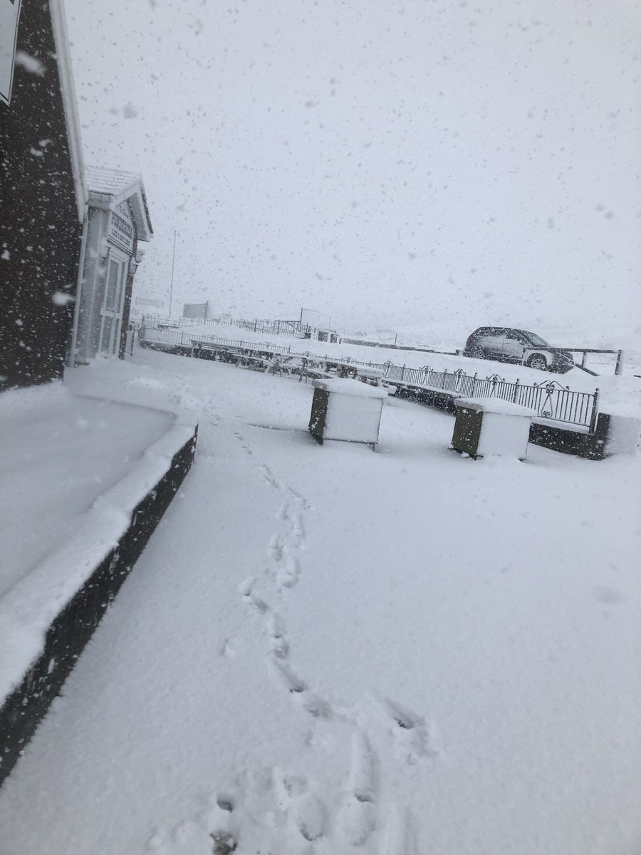 ShopInTheCloud1's tweet photo. @ruthwignall  @DerekTheWeather @BBCWthrWatchers @BBCRadioWales please avoid the horseshoe pass is you can the snow is very very bad https://t.co/XBTHTNl95F