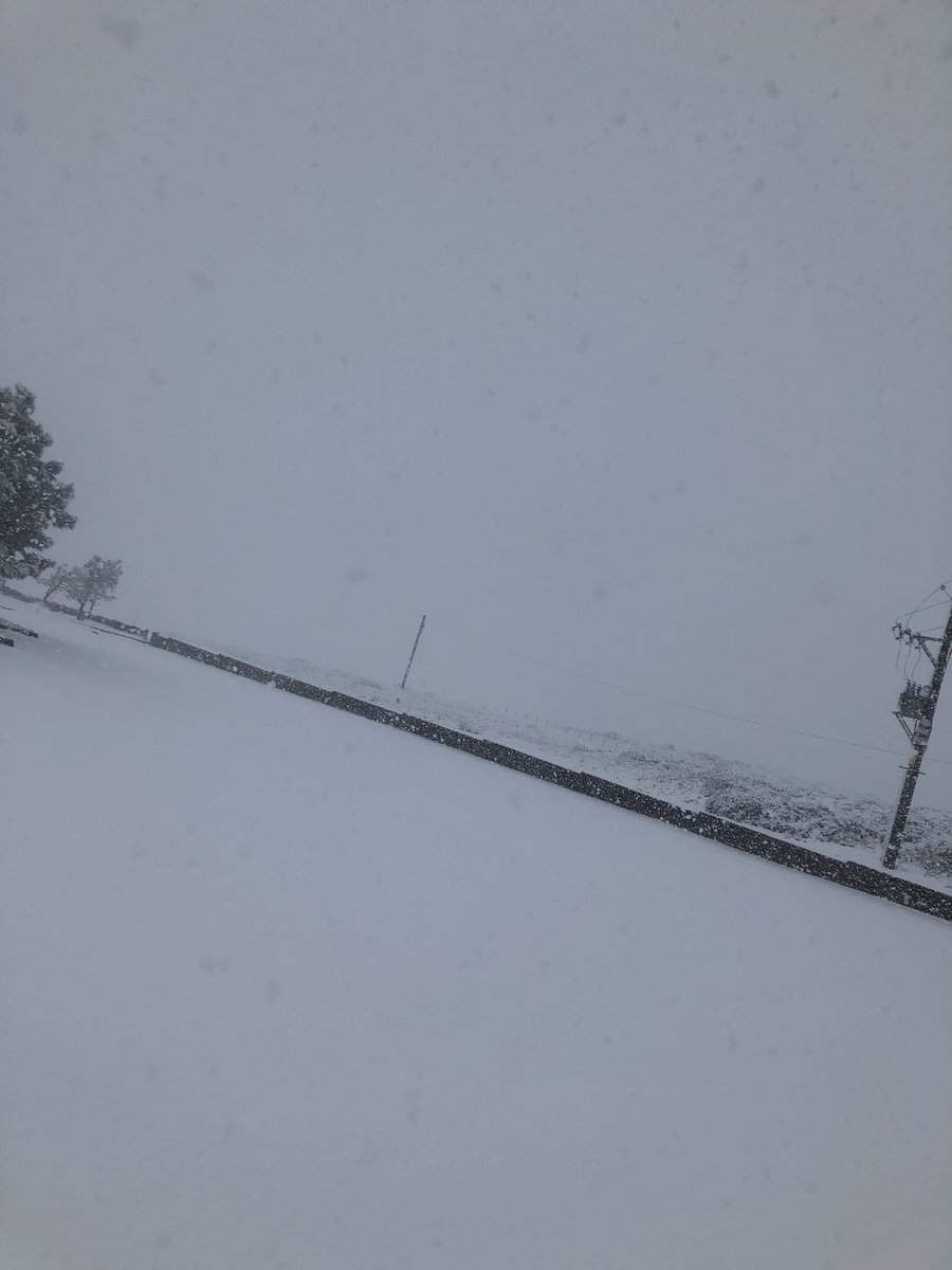 ShopInTheCloud1's tweet photo. @ruthwignall  @DerekTheWeather @BBCWthrWatchers @BBCRadioWales please avoid the horseshoe pass is you can the snow is very very bad https://t.co/XBTHTNl95F