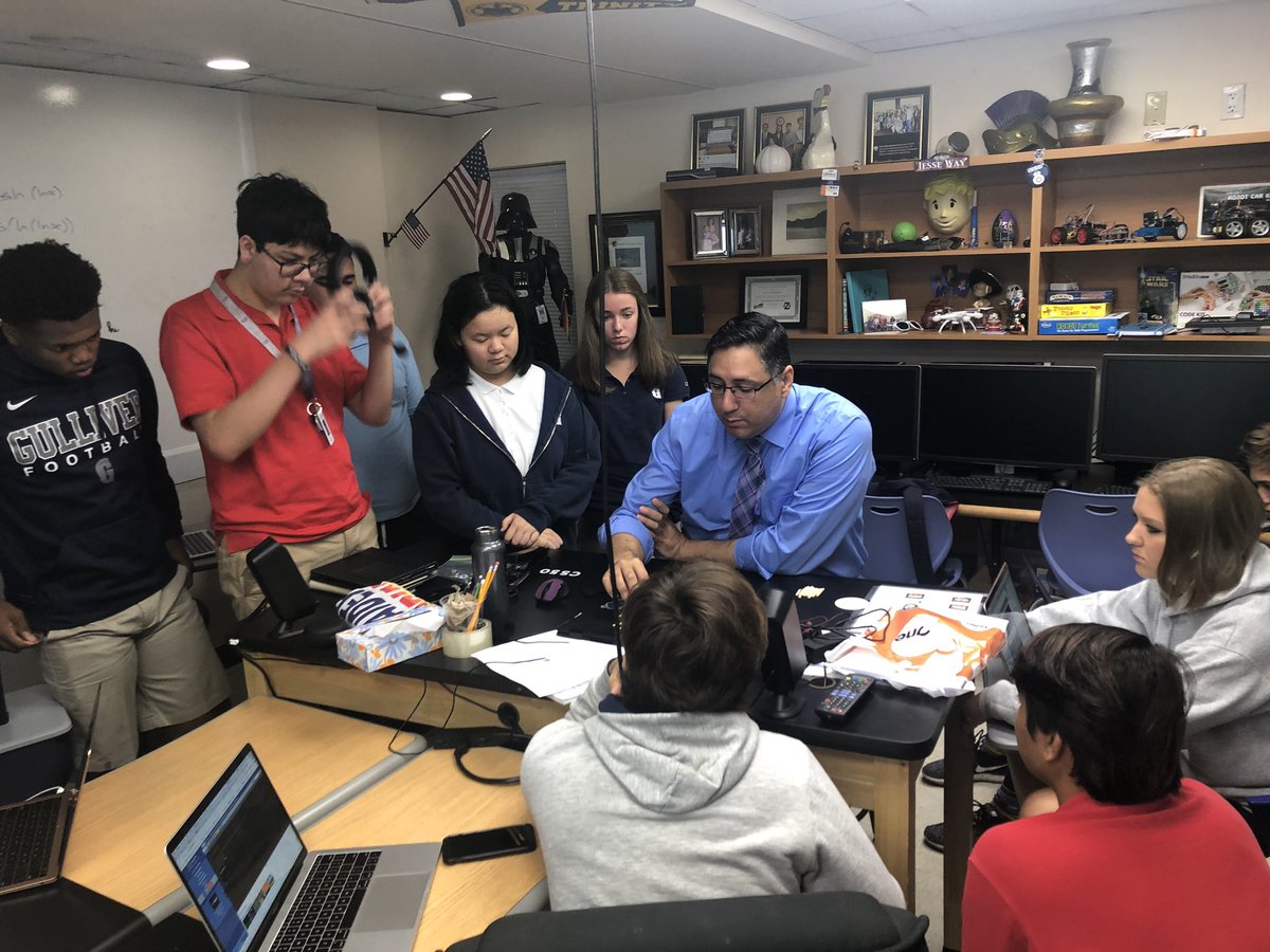 deanmorell's tweet image. My @GulliverSchools #ComputerScience colleague Jesse De Vera demos #algorithmicanalysis via dynamic programming and “21 Sticks” #game in #CPlusPlus class #CSForAll #computationalthinking #gslearning