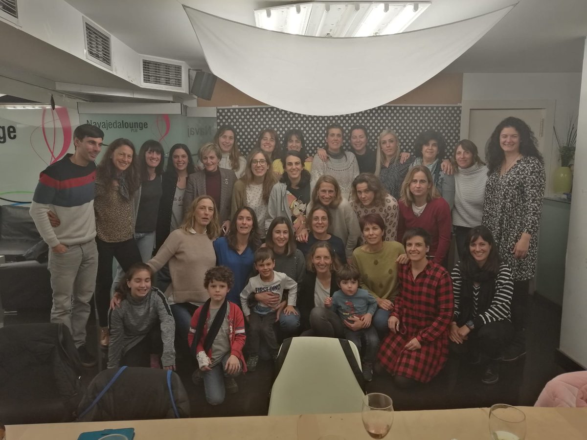 MaxibasketAstur's tweet photo. Este pasado fin de semana les devolvimos la visita a nuestras amigas cántabras del Basketball Friends, a las que agradecemos el buen rato de basket y el aún mejor "tercer tiempo" que nos brindaron.
Seguimos sumando partidos de preparación para llegar a tope a #Málaga! #maxibasket https://t.co/zAzW0d63Fu