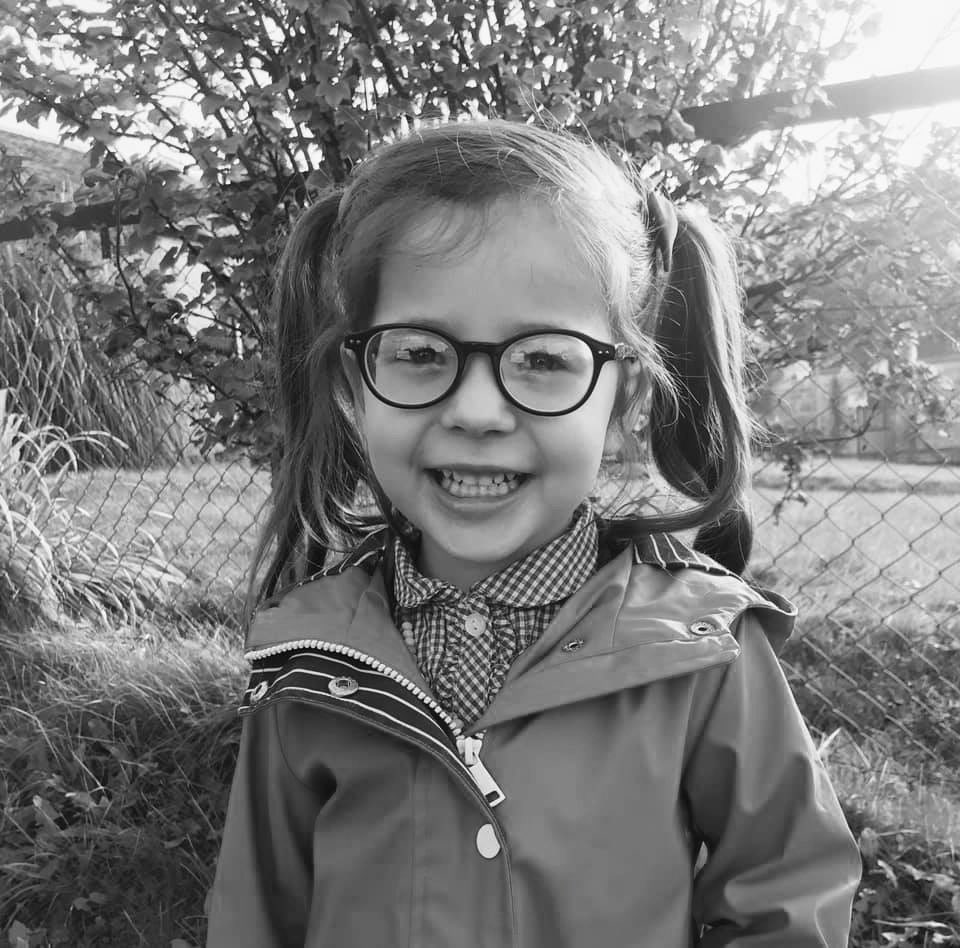 ChallengeLewis's tweet image. How beautiful is my wee girl Arla with her glasses on! #modelinthemaking @Specsavers @ModelsDirect #alltalentagency @SuperiorElect